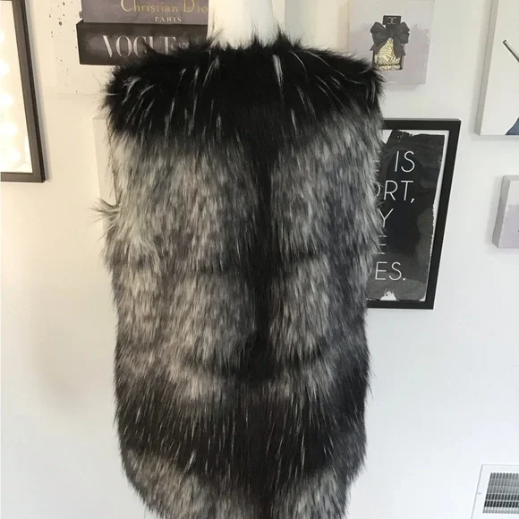 Beautiful faux fur vest by Arthur Size L - Picture 3 of 3